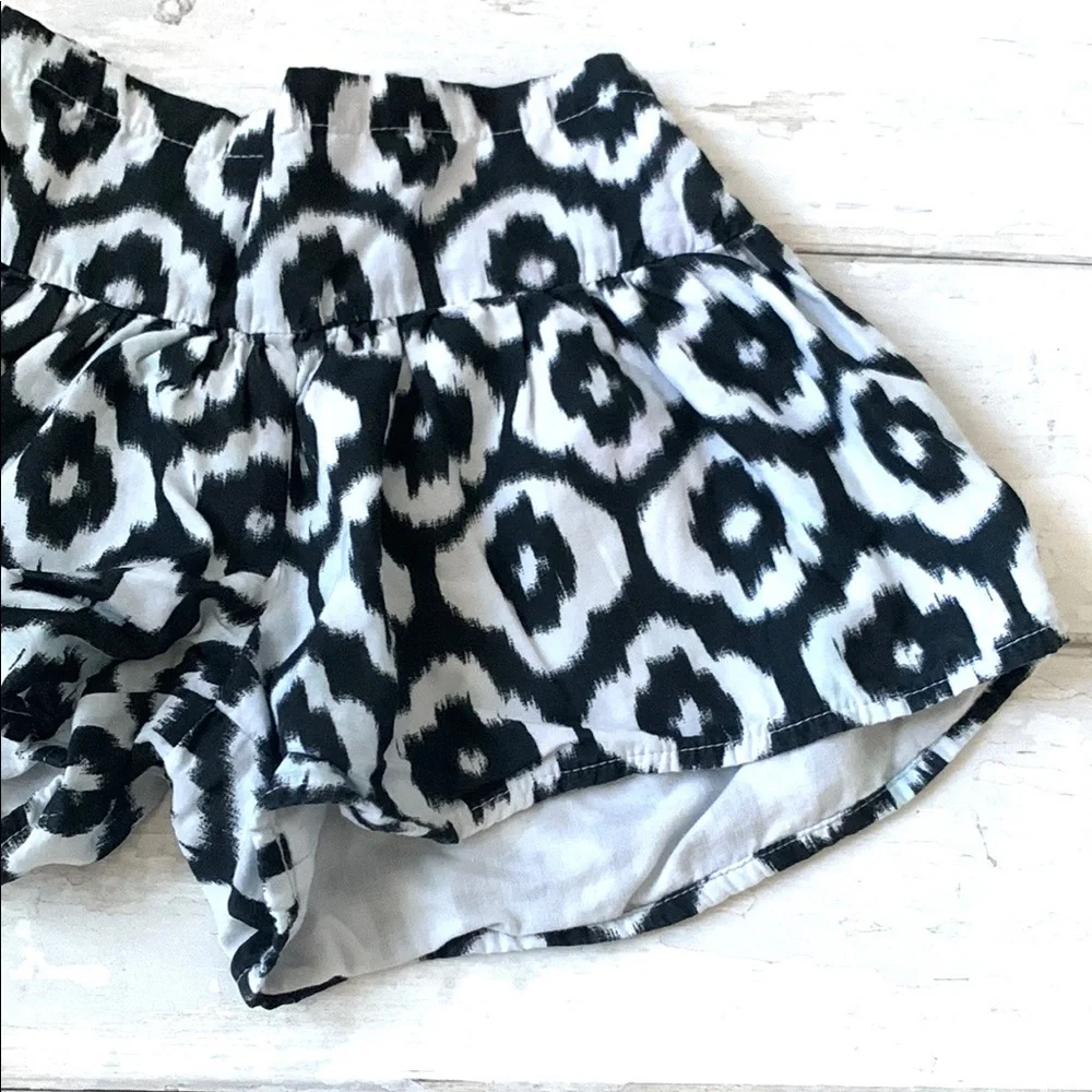 Old Navy 3T Girls Shorts Skort Skirt Black White Floral Kids Toddler Size 3